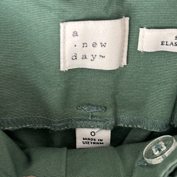 Women's Size 0 Pants Green Cargo A New Day Belt - Picture 4 of 4